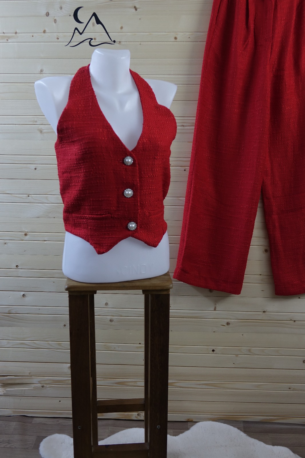 Kırmızı Halter Yaka Yelek & Pantolon Takımı – Kadın Şık Takım –