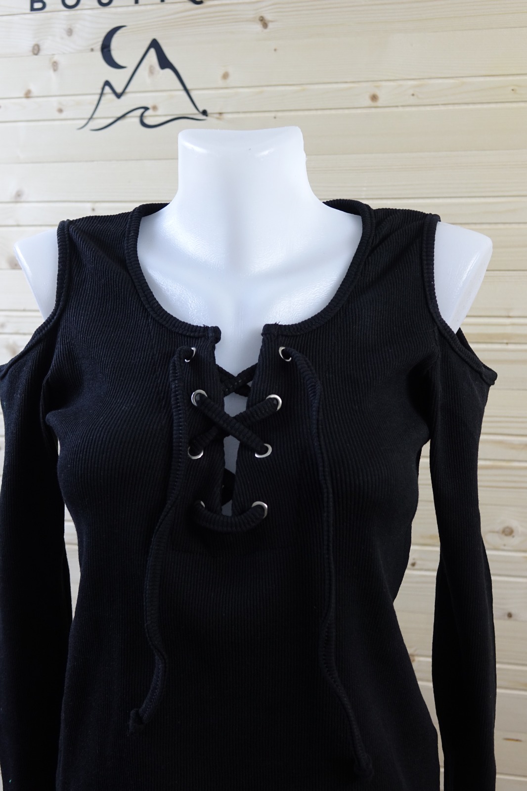 Bej Bağcıklı Omuz Dekolteli Bluz – Kadın Fitilli Uzun Kollu Bluz