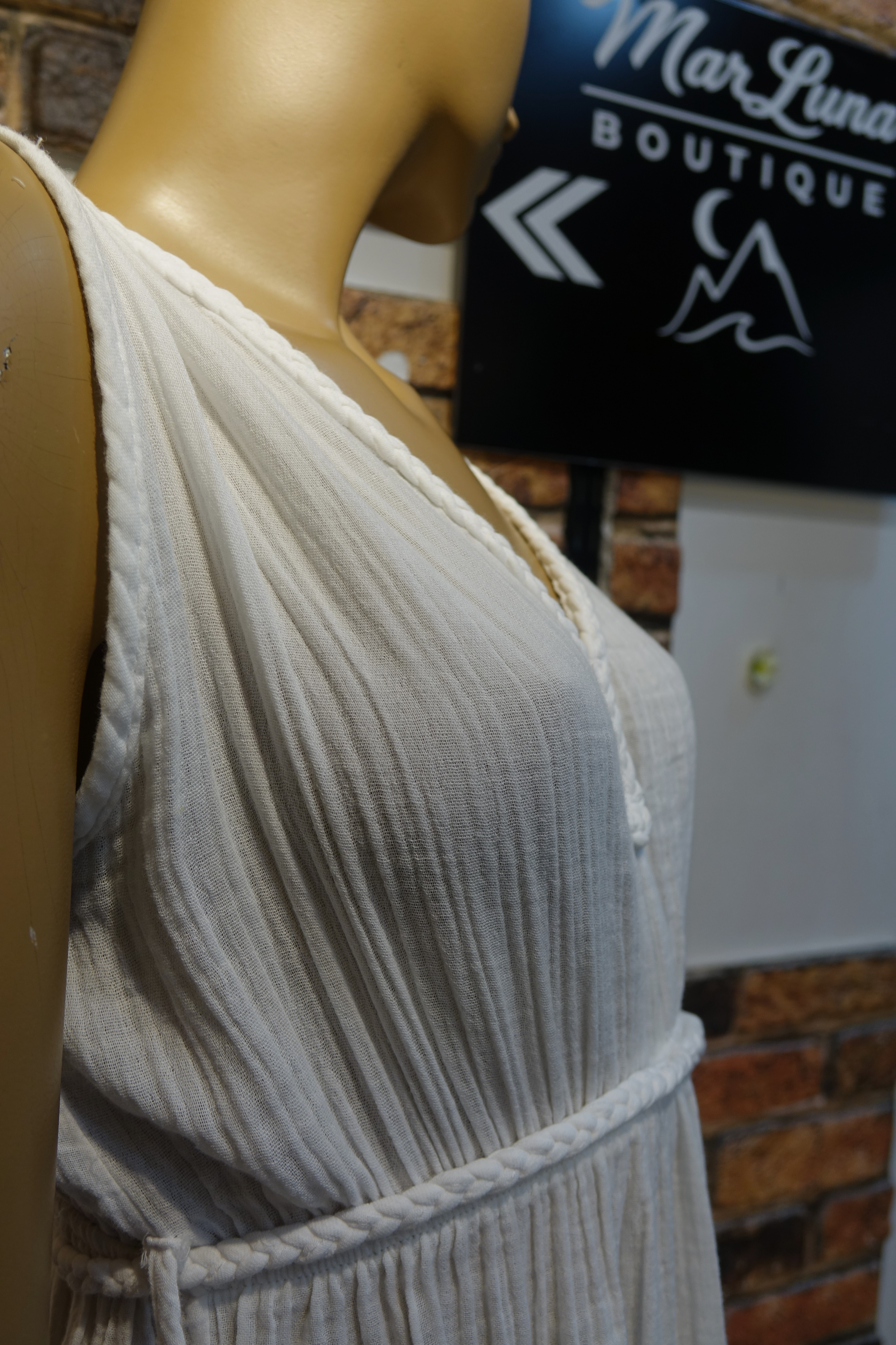 Beyaz Sırt Dekolteli Uzun Kadın Elbise – V Yaka Yırtmaçlı Boho Yazlık Maxi Elbise | MarLuna