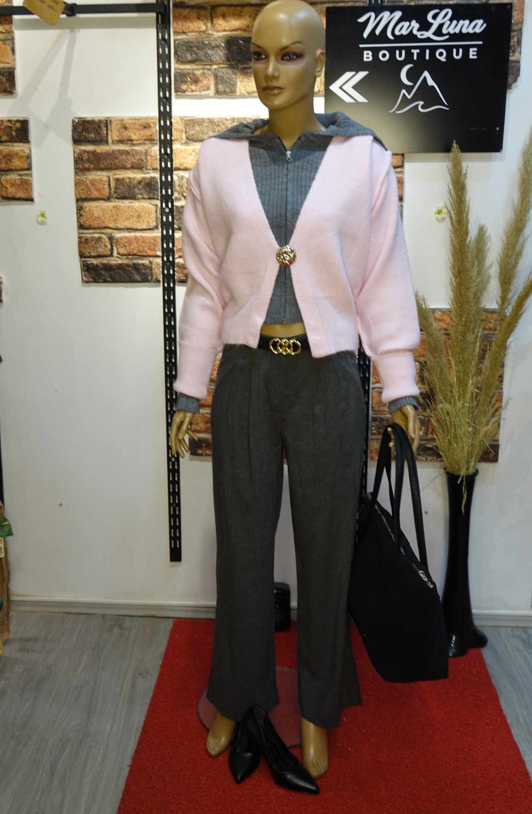 Krem Triko Hırka – Broş Düğme Detaylı V Yaka Kadın Triko Hırka