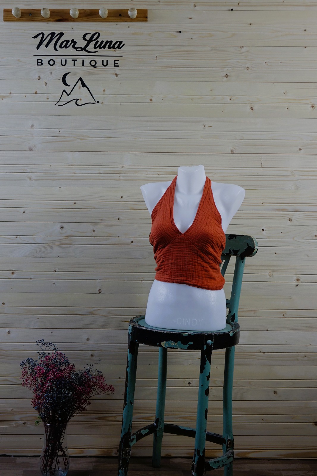 Müslin Halter Yaka Crop Bluz – Bağlamalı Sırt Detaylı Yazlık Kadın Üst