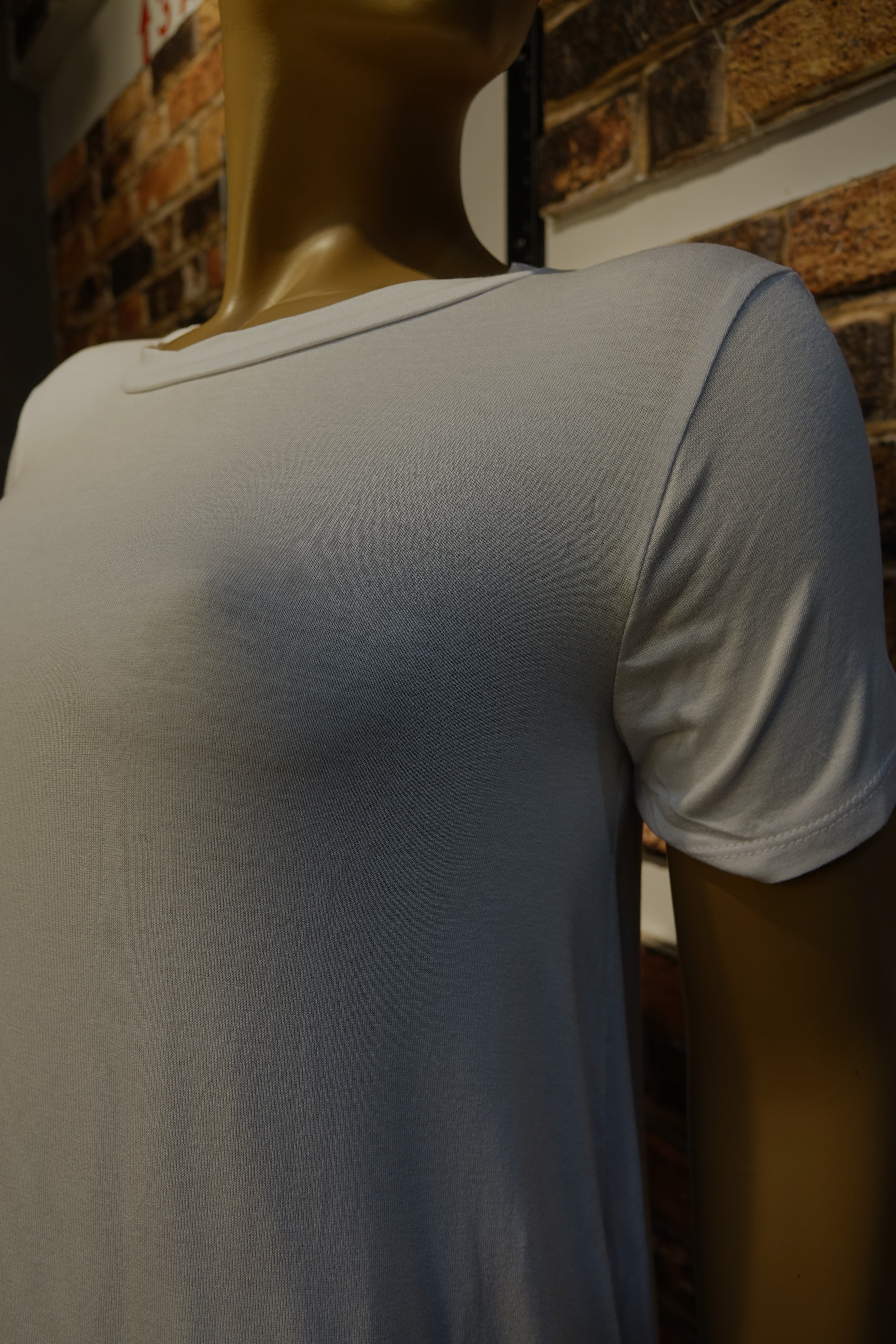 Beyaz Asimetrik Kadın T-Shirt | Rahat Kesim Yazlık Basic Bluz