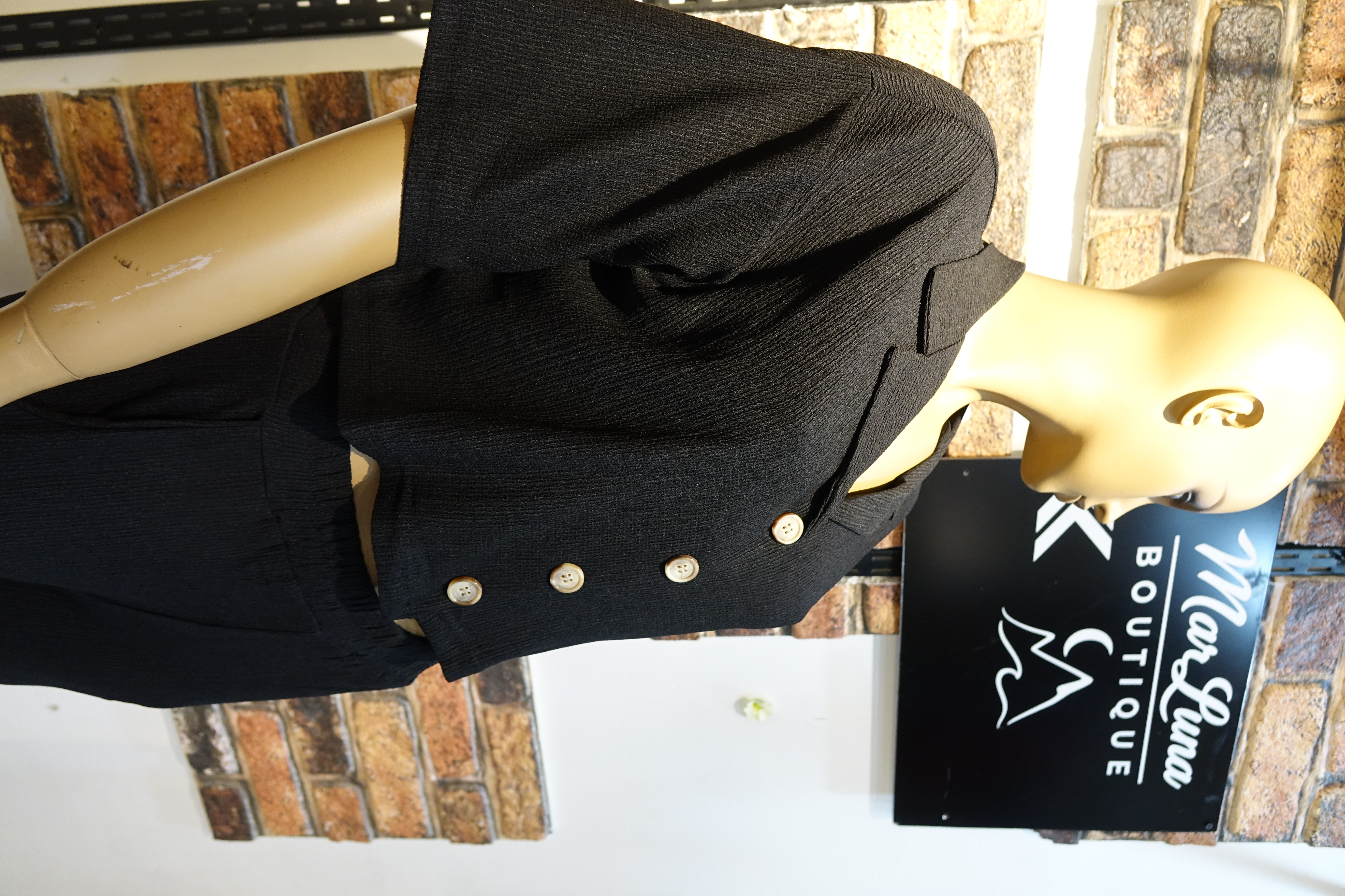 Siyah Kadın İkili Takım – Düğme Detaylı Crop Bluz ve Rahat Kesim Pantolon Takım | MarLuna