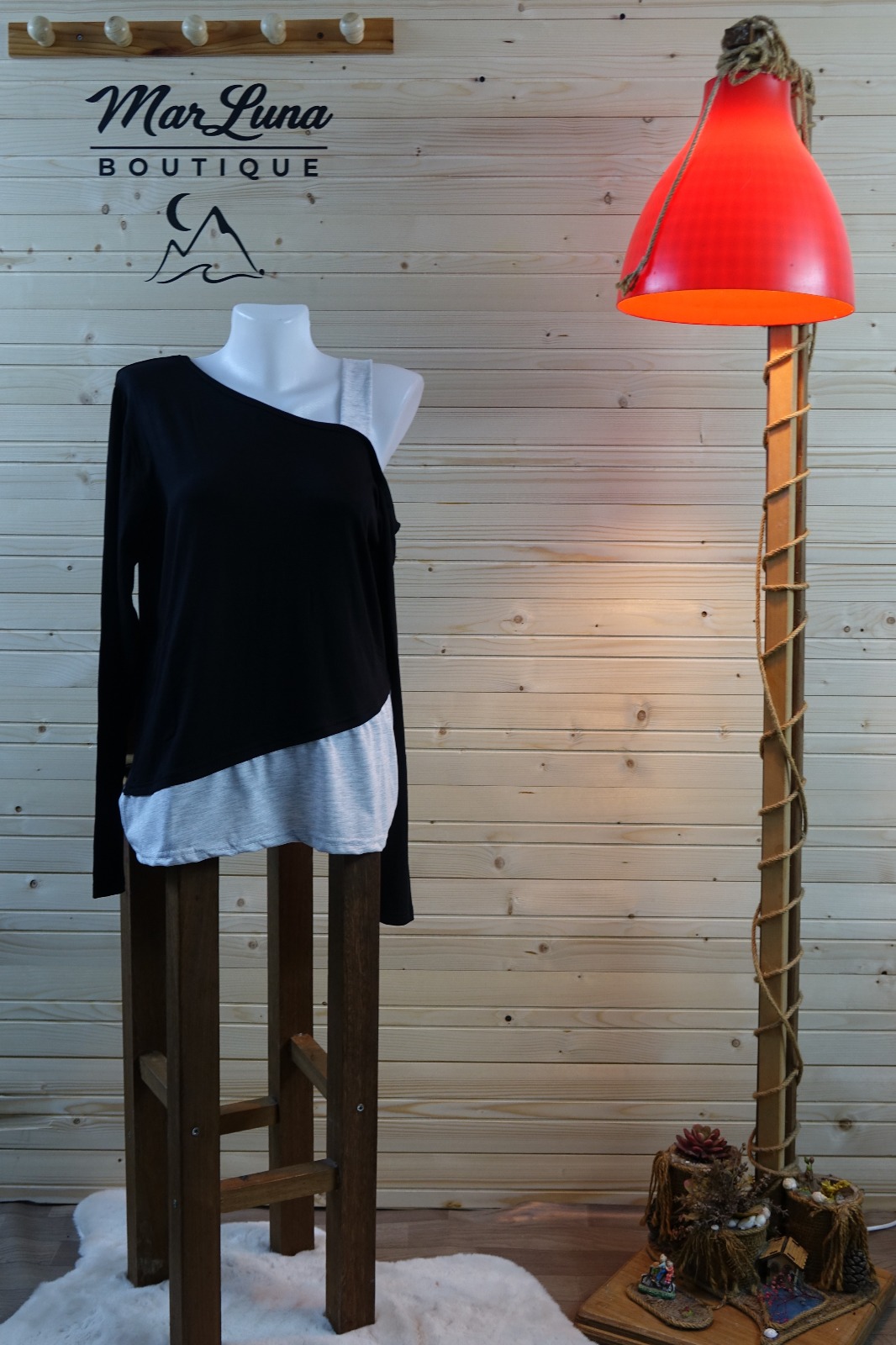 Omuz Dekolteli Katmanlı Kadın Bluz – Siyah Beyaz Modern Tasarım Bluz | MarLuna