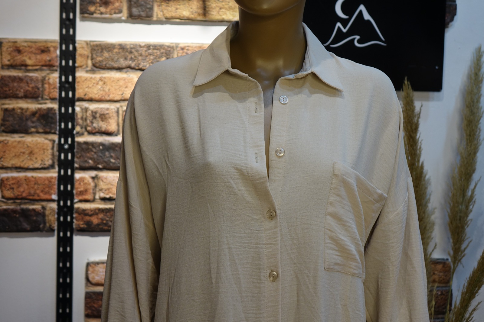 Doğal Krem Tonlu Kadın Uzun Gömlek Elbise – Standart Beden