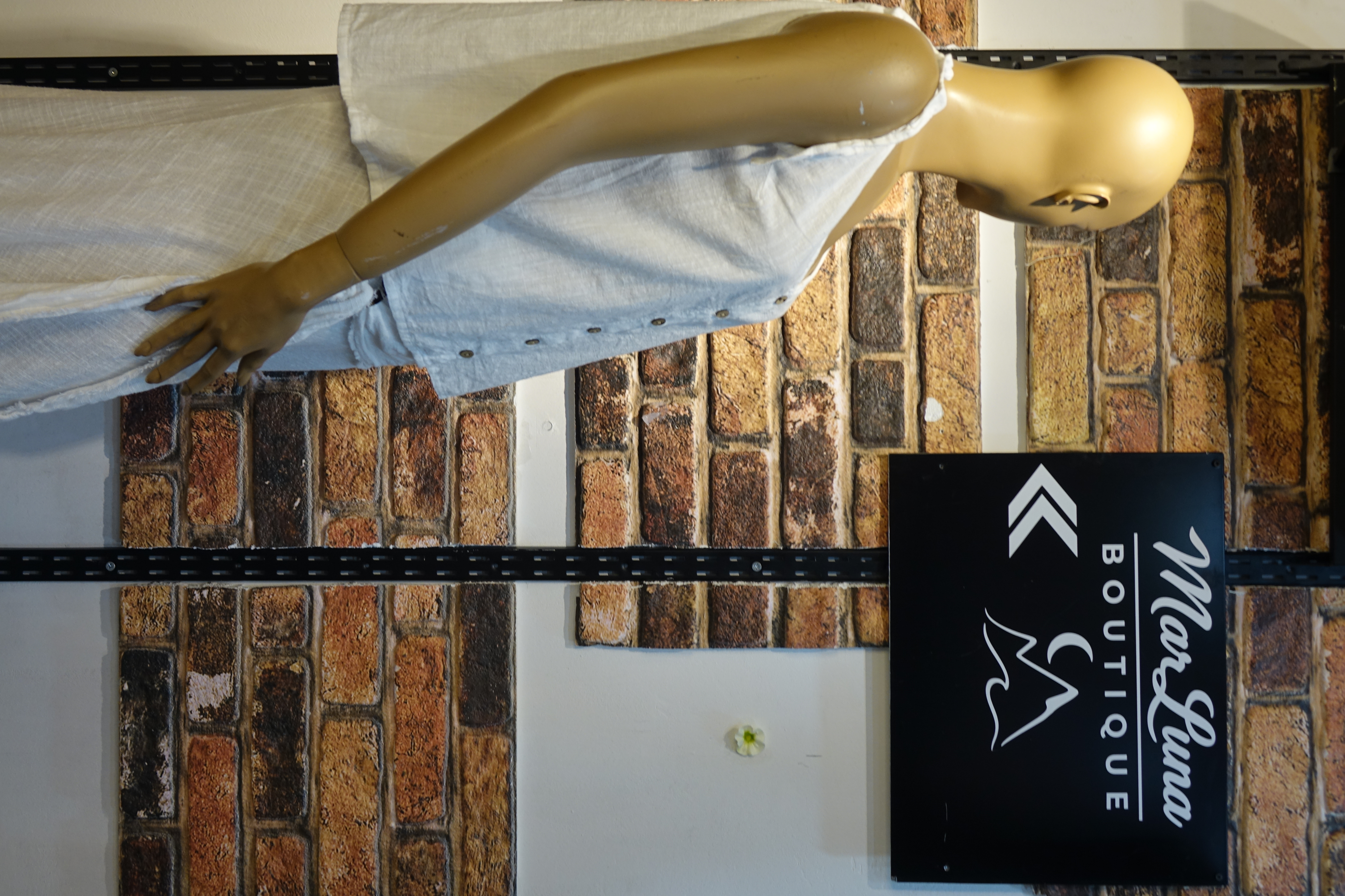 Beyaz Askılı Düğmeli Kadın Bluz – Yazlık Keten Görünümlü Rahat Bohem Kadın Üst | MarLuna