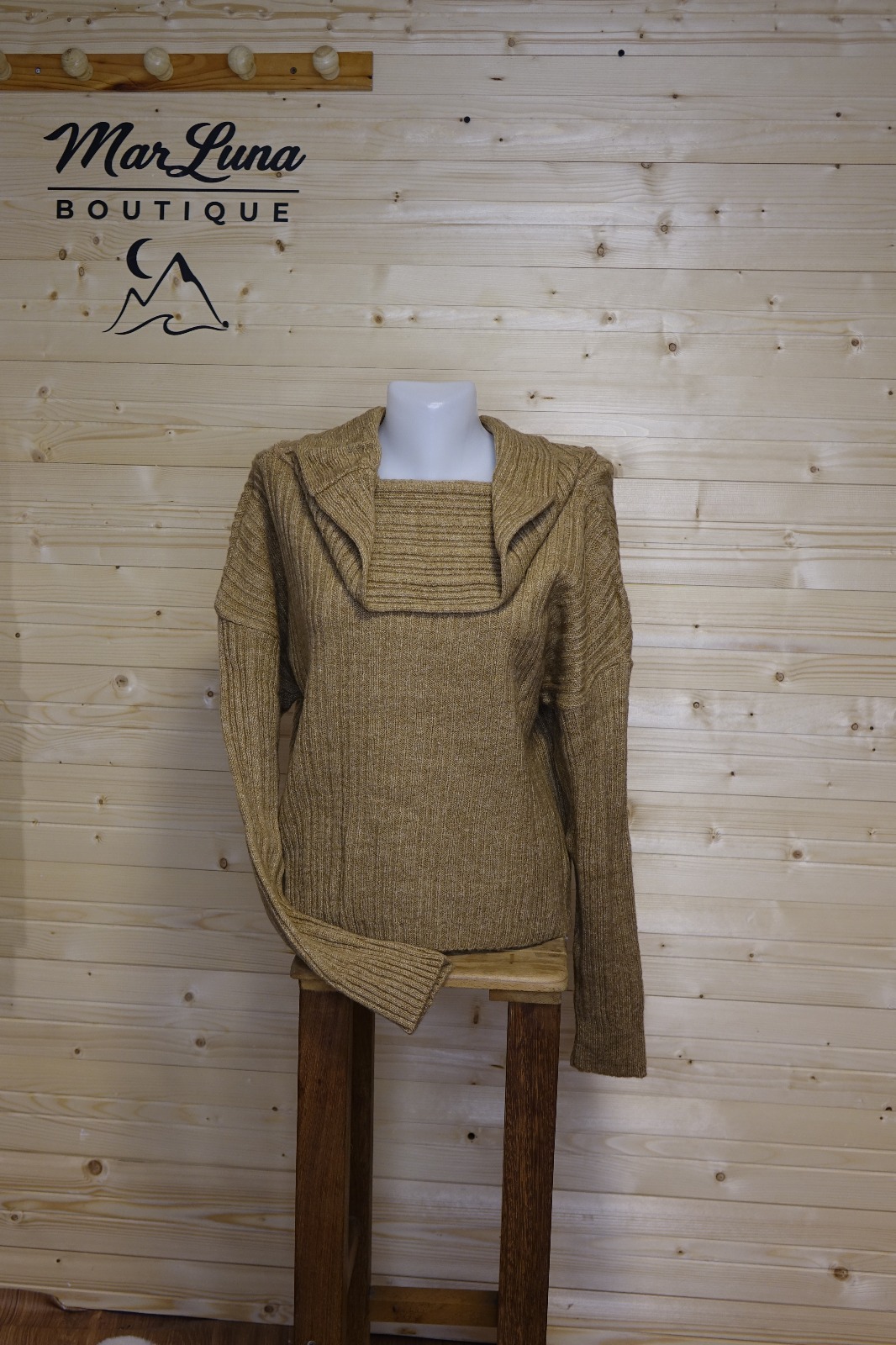 Madonna Yaka Triko Kazak – Yeşil Kadın Triko Kazak