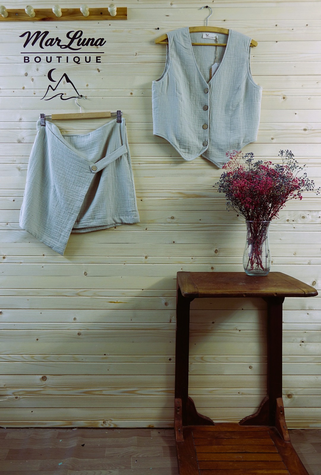 Siyah Yelek Etek Muslin Takım – Düğme Detaylı Kadın Şık İkili Takım | MarLuna