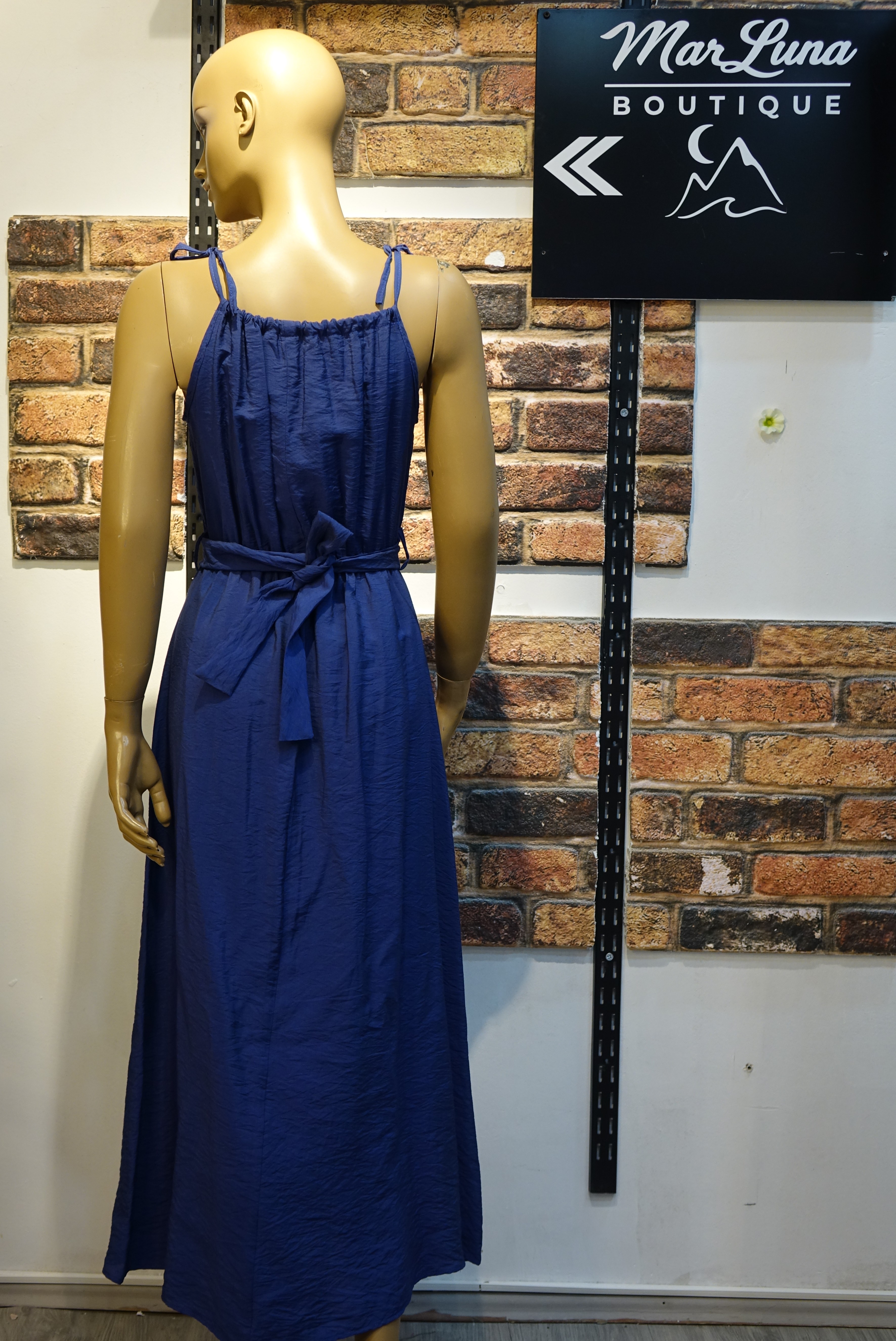 Saks Mavisi Askılı Uzun Kadın Elbise – Bel Kuşaklı Rahat Kesim Yazlık Maxi Elbise | MarLuna