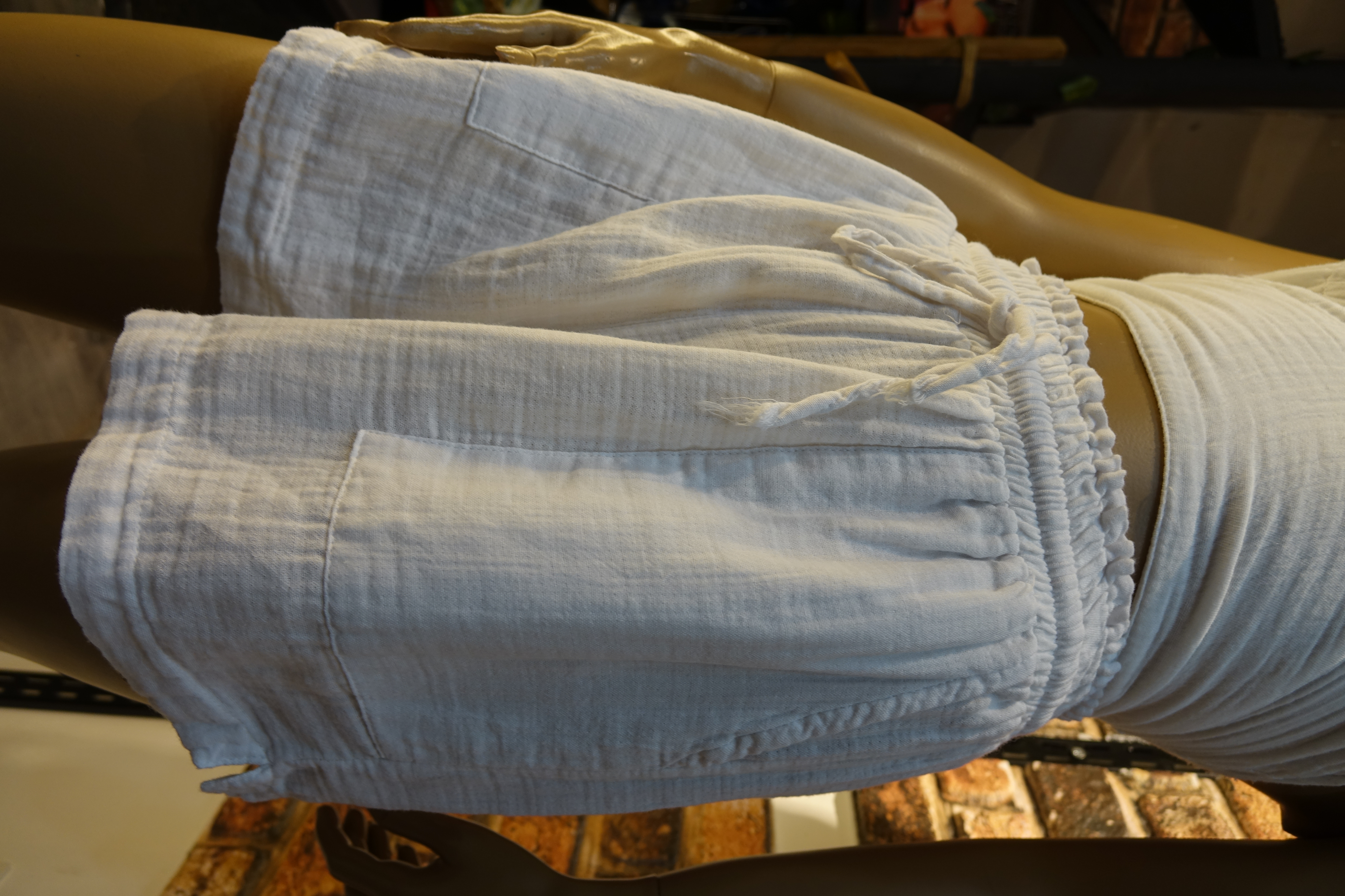 Beyaz Müslin Yazlık Kadın Şort – Lastik Bel Bağcıklı Cepli Rahat Şort | MarLuna