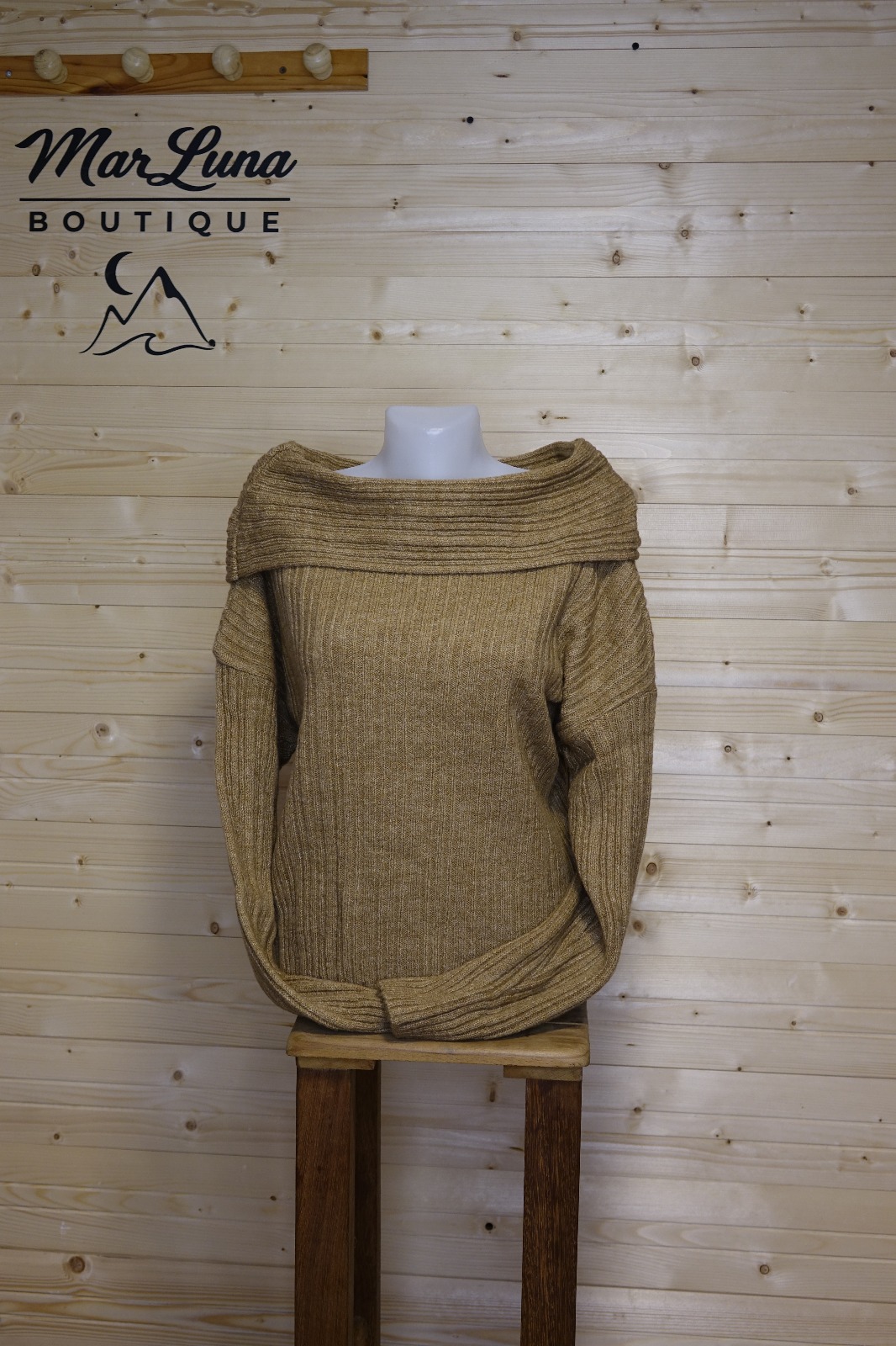 Madonna Yaka Triko Kazak – Yeşil Kadın Triko Kazak