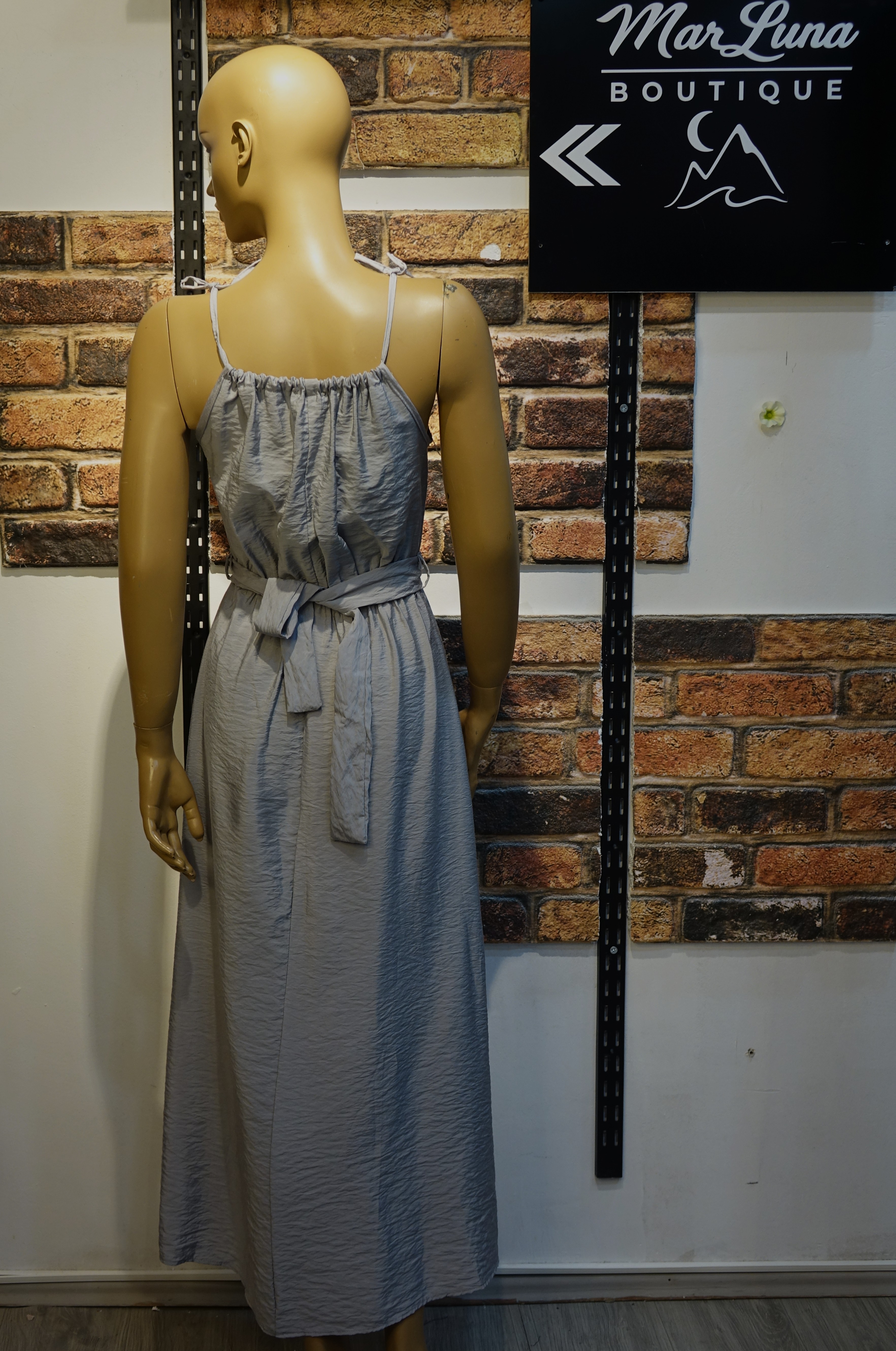 Gri Askılı Uzun Kadın Elbise – Bel Kuşaklı Rahat Kesim Yazlık Maxi Elbise | MarLuna