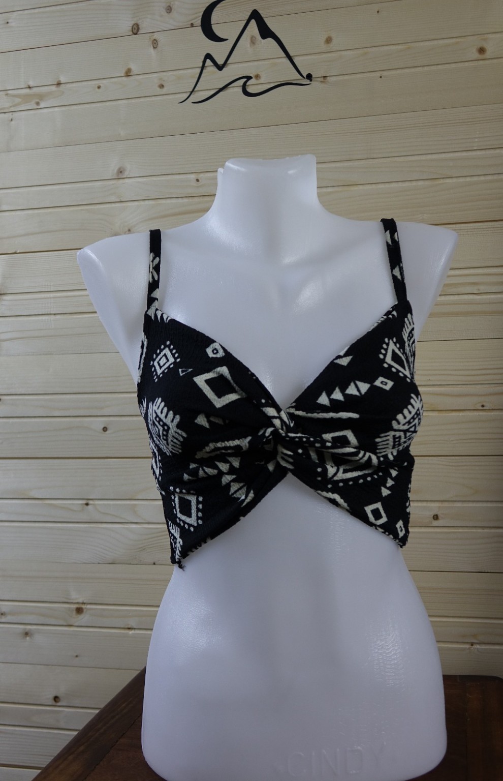 Bohem Etnik Desenli 3’lü Kadın Takım – Crop Top, Bol Paça Pantolon ve Kimono