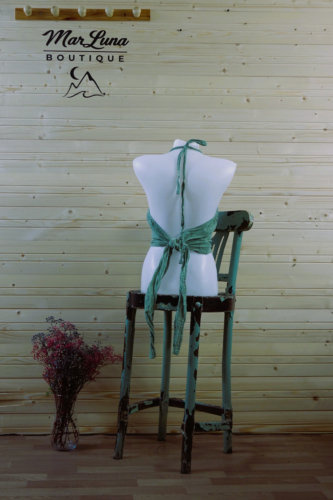 Müslin Halter Yaka Crop Bluz – Bağlamalı Sırt Detaylı Yazlık Kadın Üst