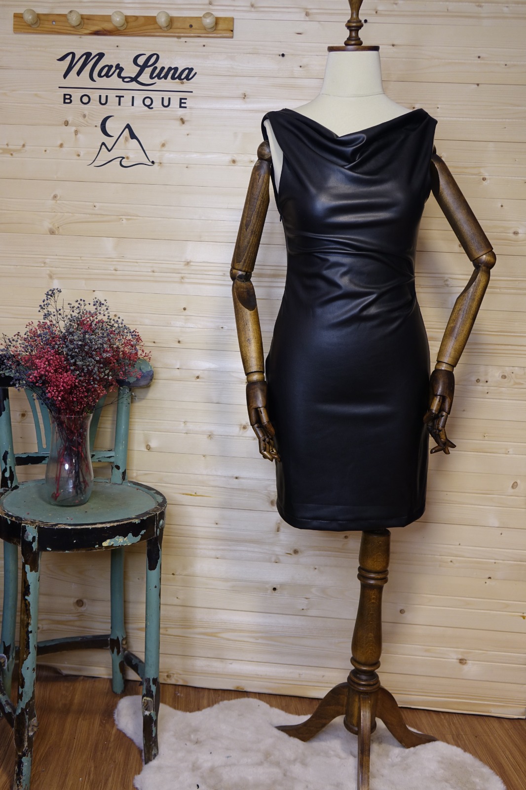 Deri Görünümlü Kadın Mini Elbise | Şık, Vücuda Oturan Kesim