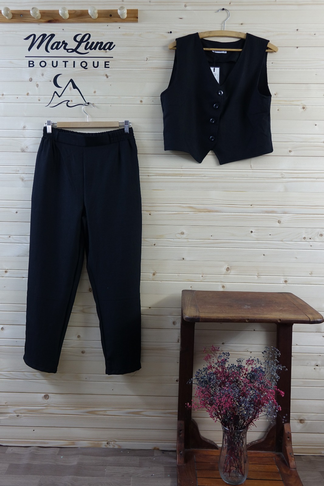 Siyah Yelek Beyaz Blazer Ceket Pantolon Kadın Kombin – Modern Ofis Şıklığı Takım