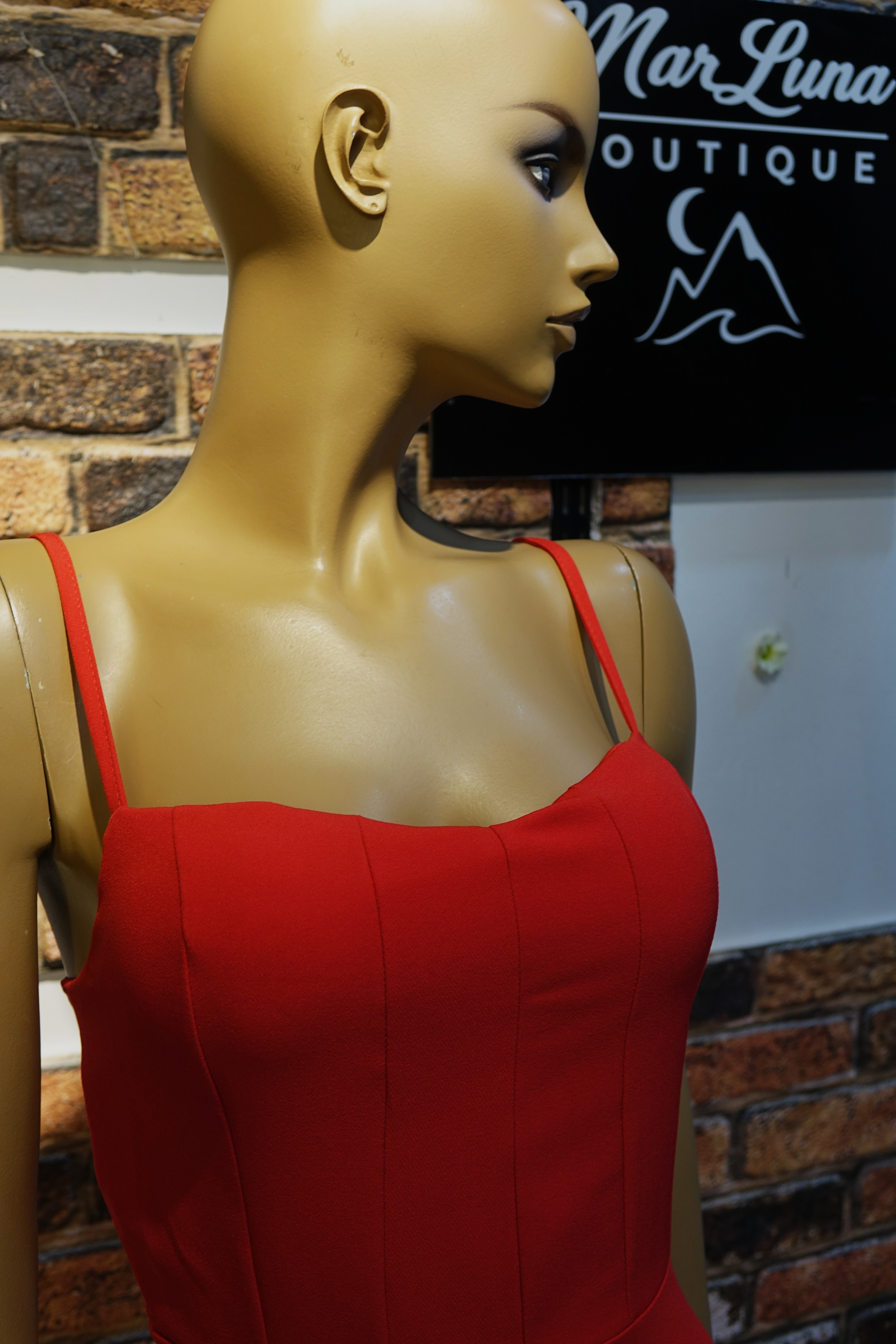 Kırmızı Askılı Mini Kadın Elbise – Korsaj Detaylı Volanlı Şık Elbise | MarLuna