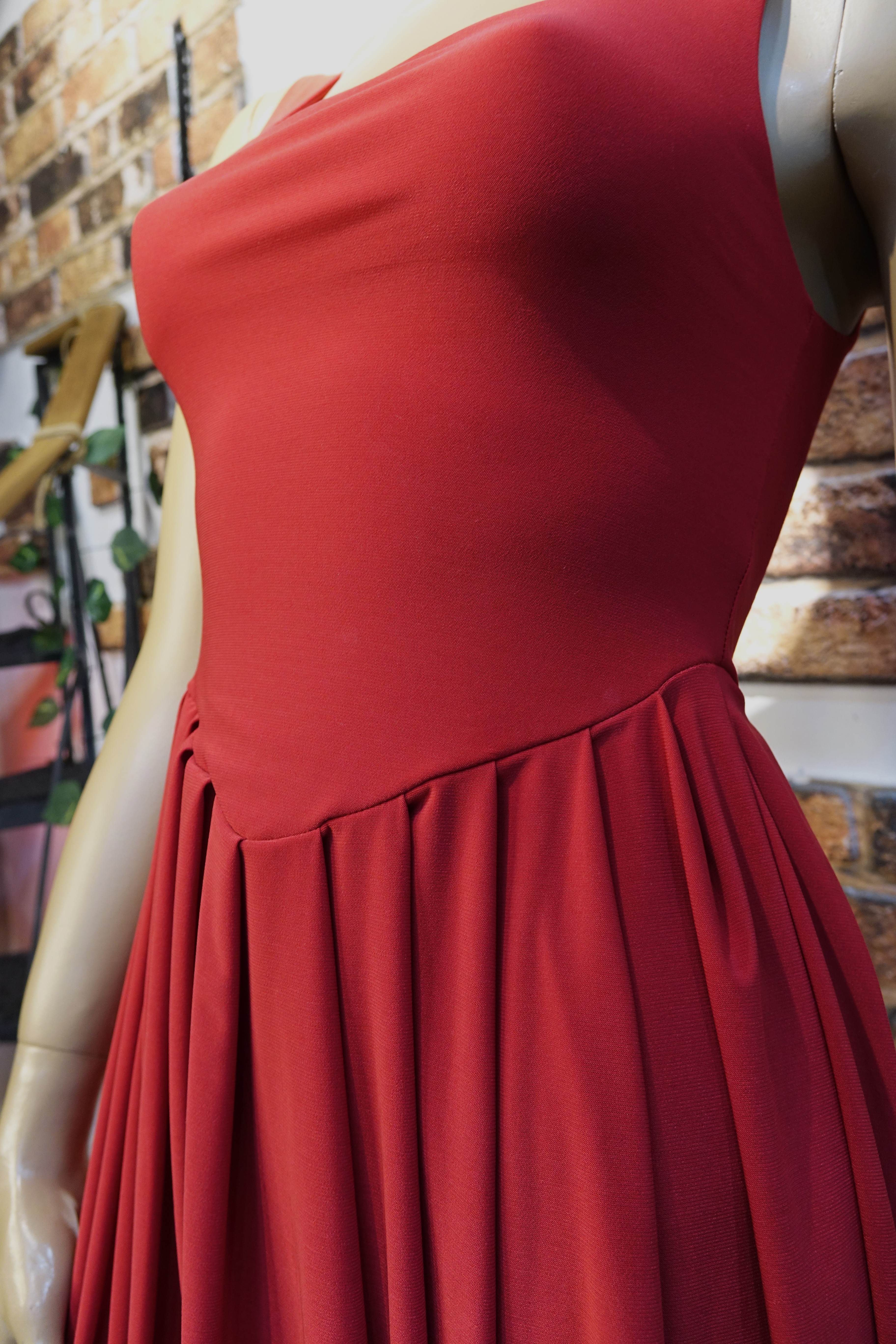 Kırmızı Kare Yaka Mini Kadın Elbise – Basic Fit Pileli Yazlık Günlük Elbise | MarLuna