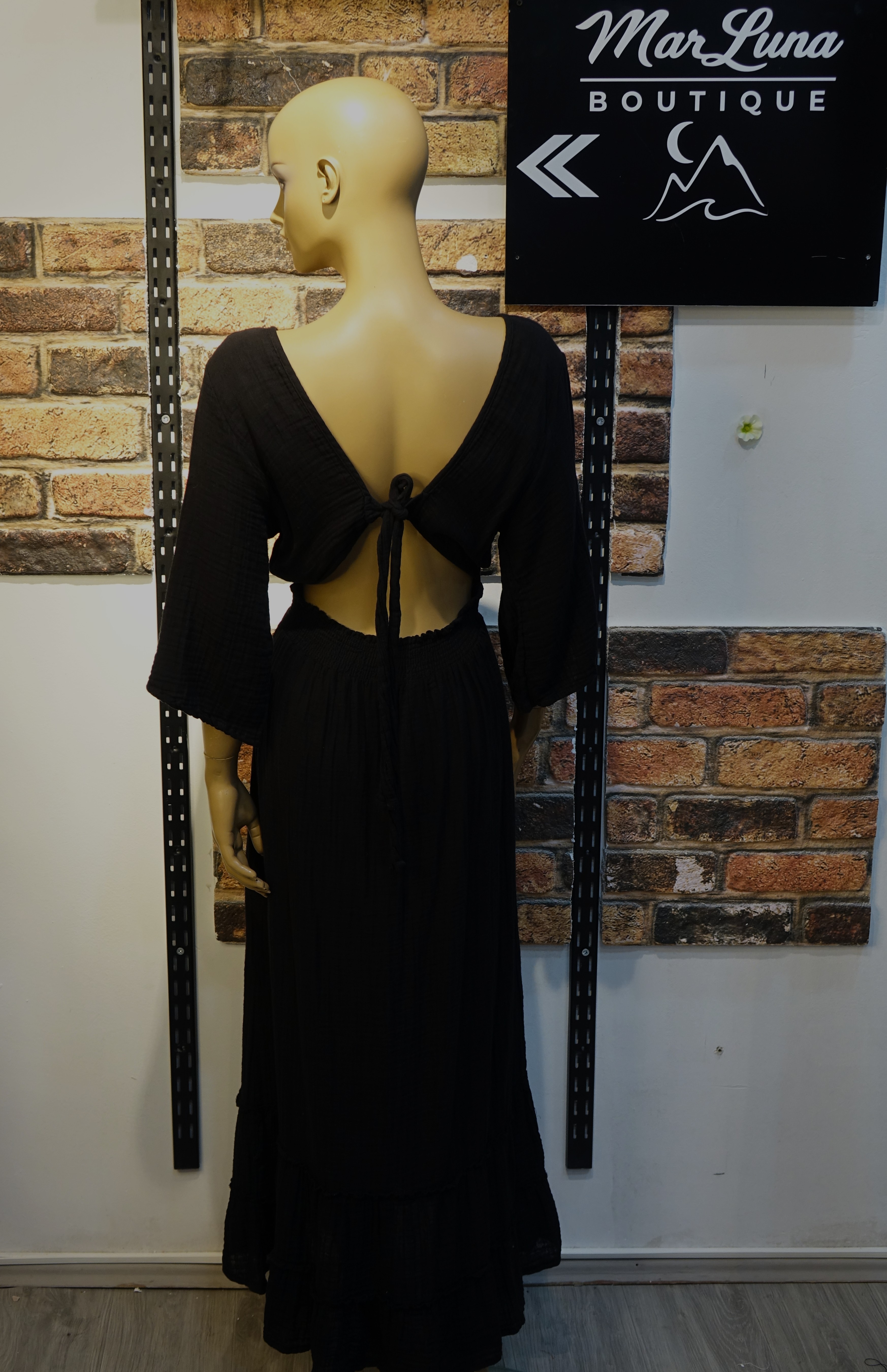 Siyah Sırt Dekolteli Uzun Kadın Elbise – V Yaka Bel Detaylı Boho Yazlık Maxi Elbise | MarLuna