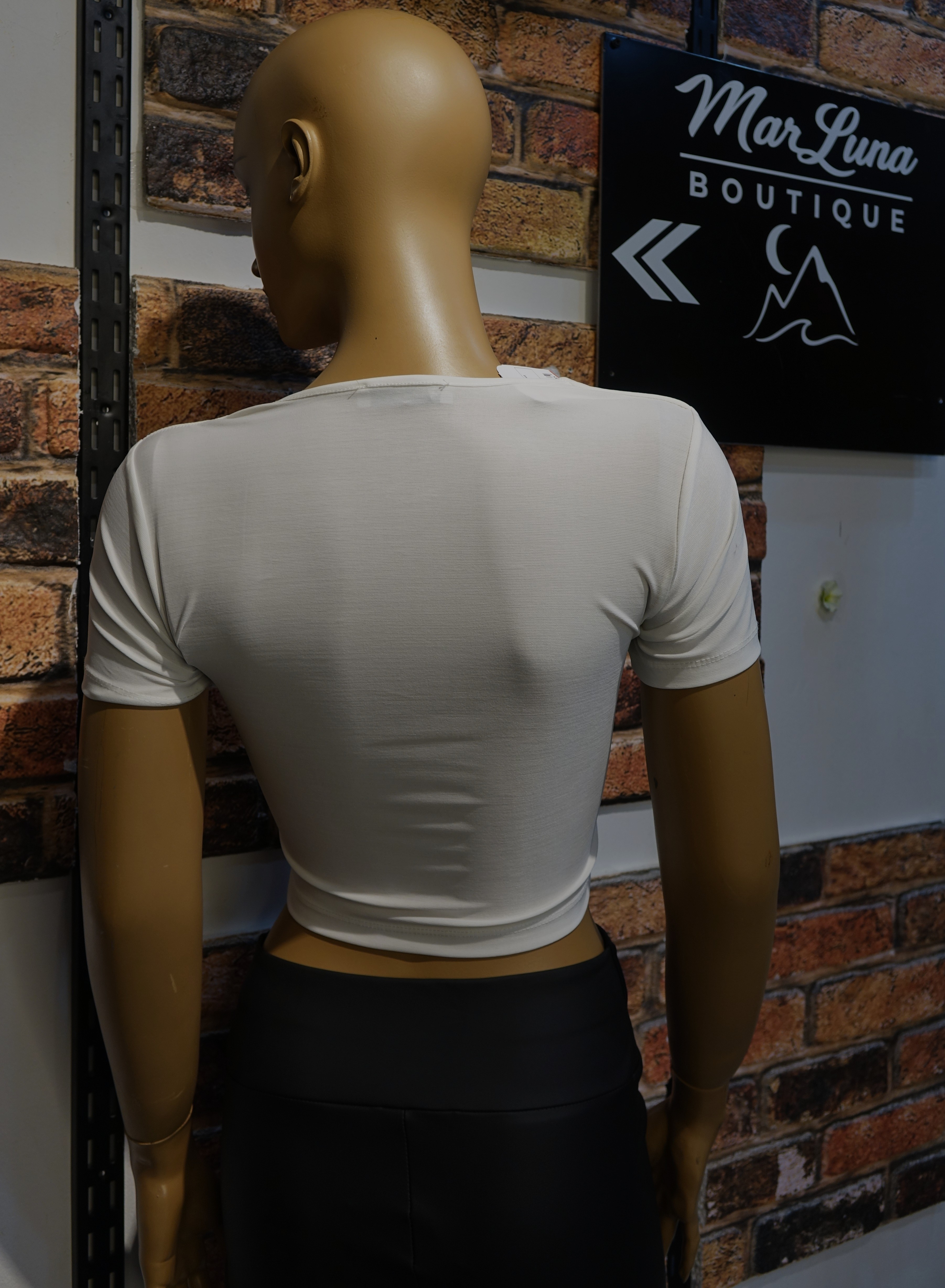 Beyaz Kare Yaka Kadın Crop Bluz – Şık Fit Kesim Yazlık Crop Top