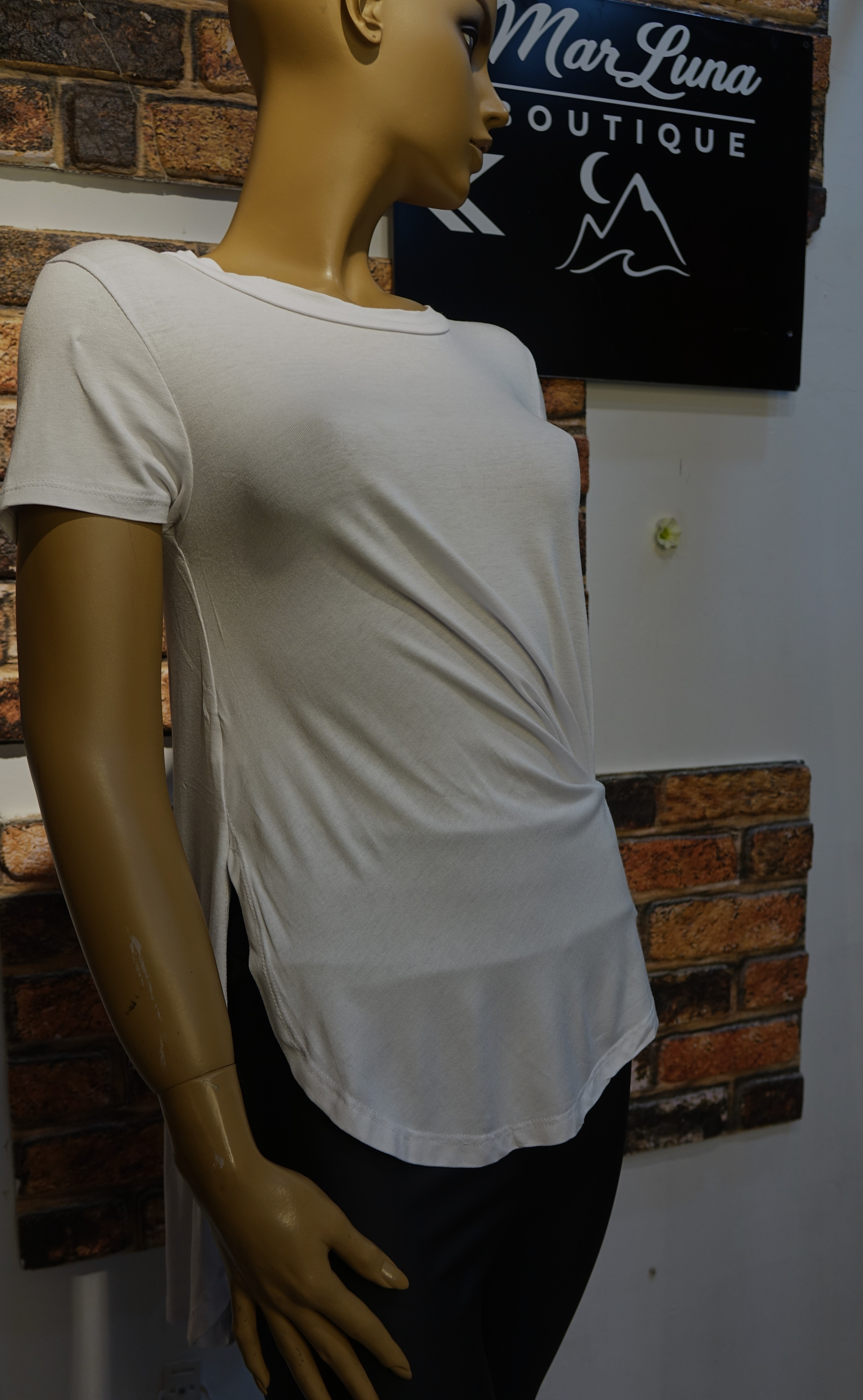 Beyaz Asimetrik Kadın T-Shirt | Rahat Kesim Yazlık Basic Bluz