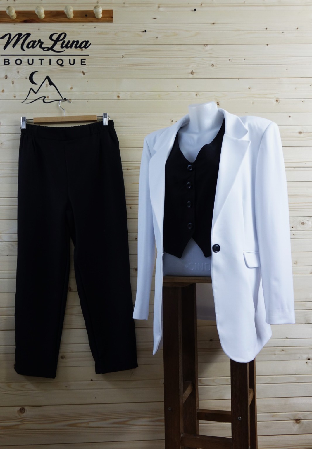 Siyah Yelek Beyaz Blazer Ceket Pantolon Kadın Kombin – Modern Ofis Şıklığı Takım