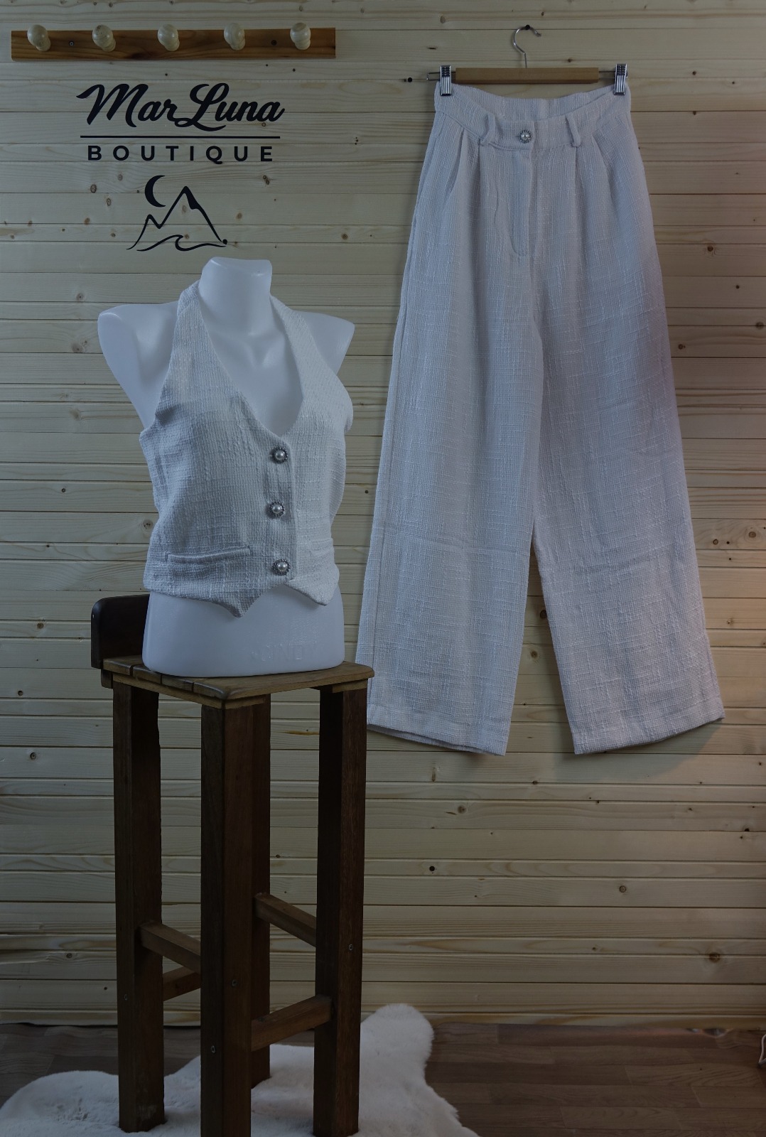 Beyaz Halter Yaka Yelek & Pantolon Takımı – Kadın Şık Takım –