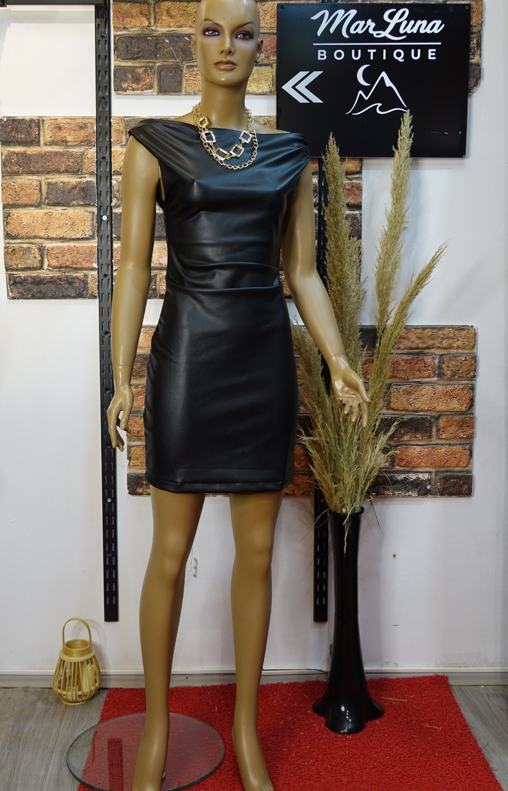 Deri Görünümlü Kadın Mini Elbise | Şık, Vücuda Oturan Kesim