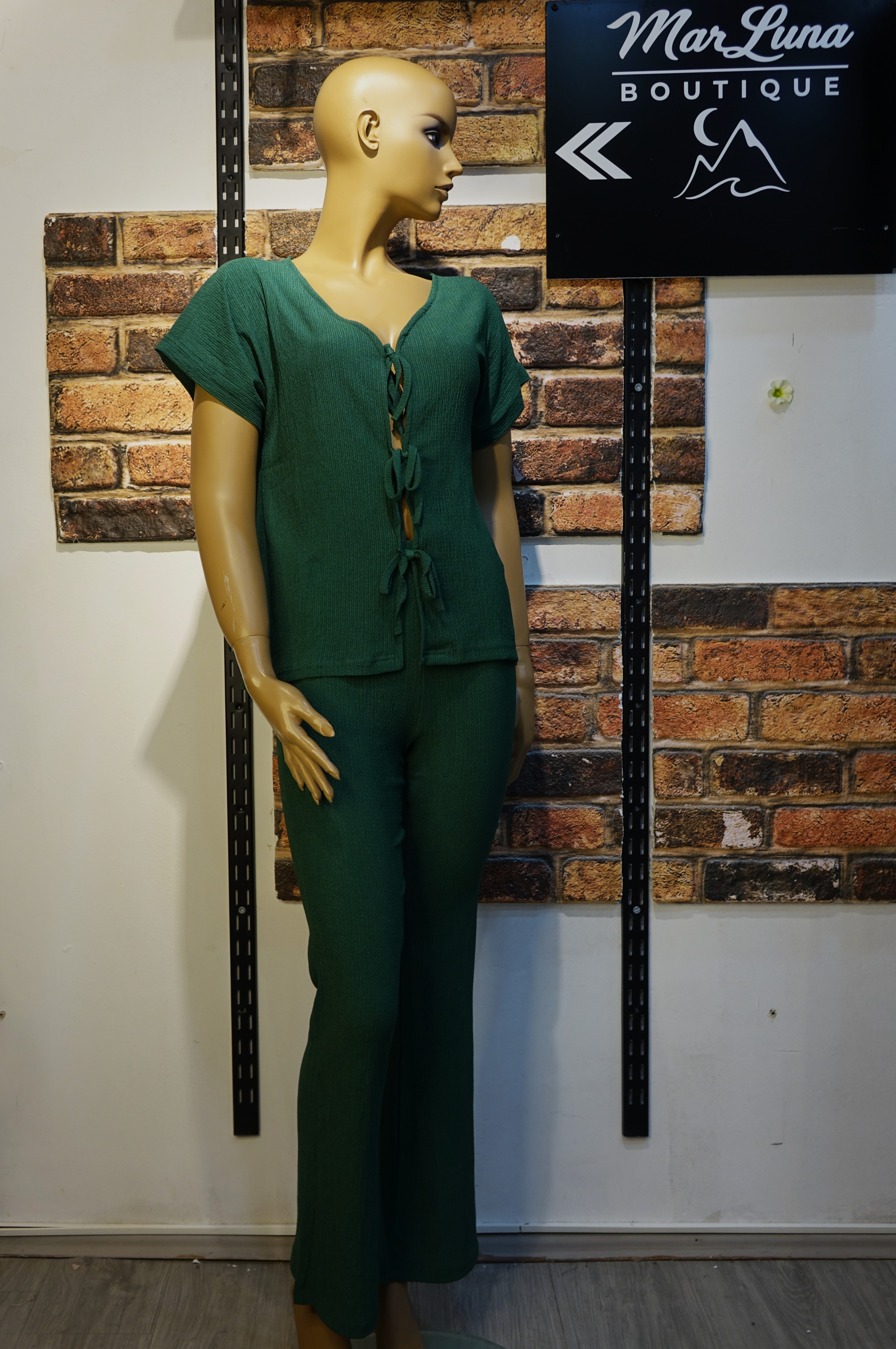 Yeşil Kadın İkili Takım – Bağlama Detaylı Bluz ve İspanyol Paça Pantolon Takım | MarLuna