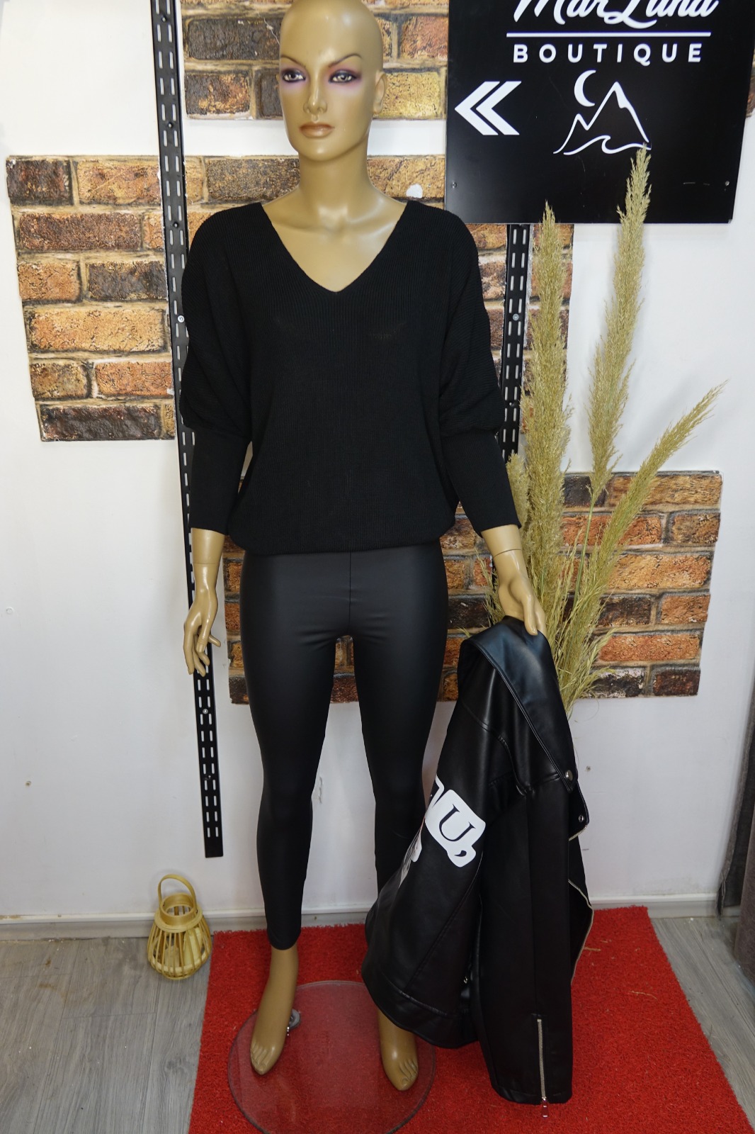 Siyah Yarasa Kol Kadın Triko Kazak – Zamansız Siyah, Rahat Form & Güçlü Duruş