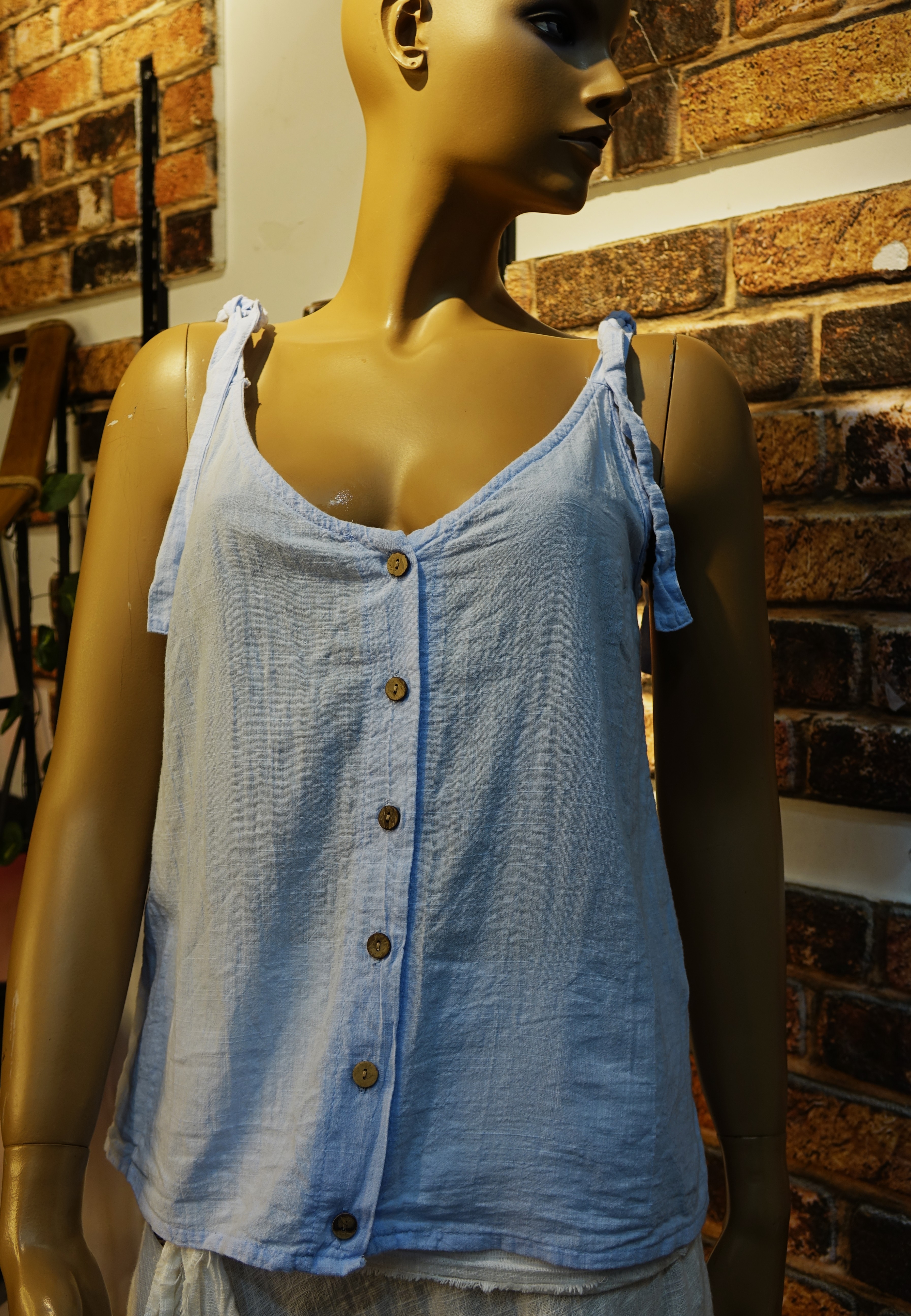 Açık Mavi Askılı Düğmeli Kadın Bluz – Yazlık Rahat Kadın Üst | MarLuna