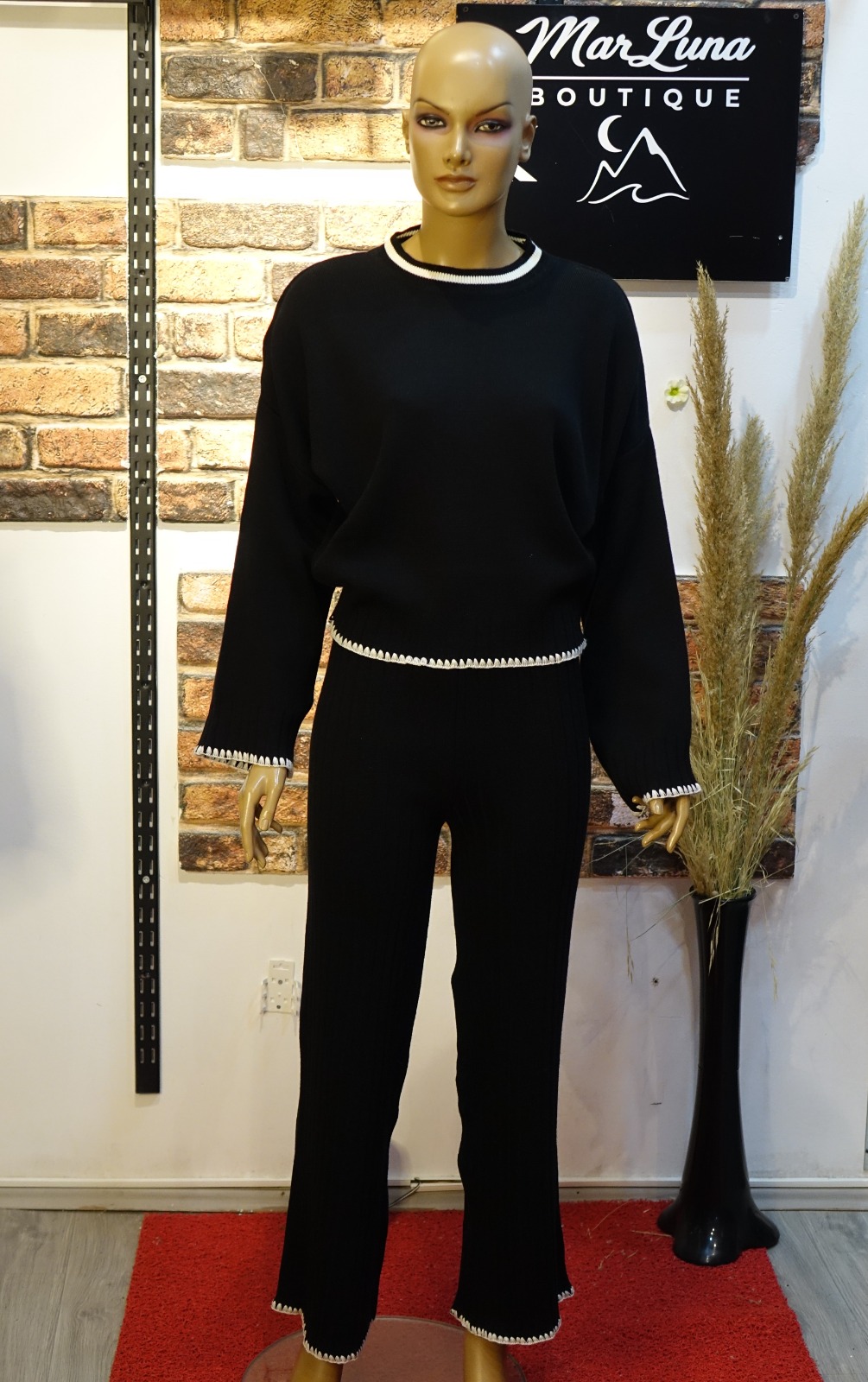 Minimal Detaylı Kadın Triko Takım – Standart Beden (Üst & Pantolon)