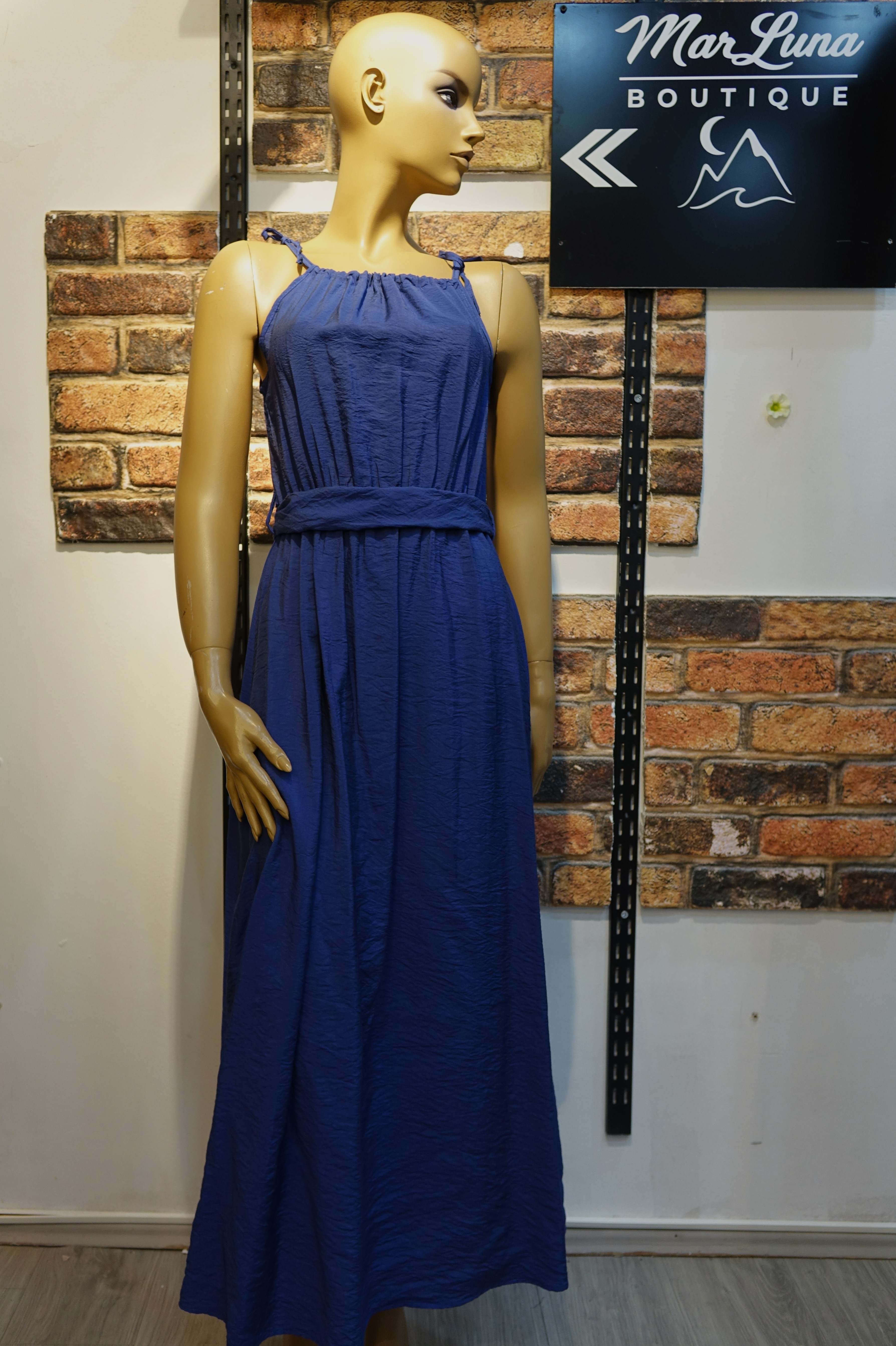 Saks Mavisi Askılı Uzun Kadın Elbise – Bel Kuşaklı Rahat Kesim Yazlık Maxi Elbise | MarLuna