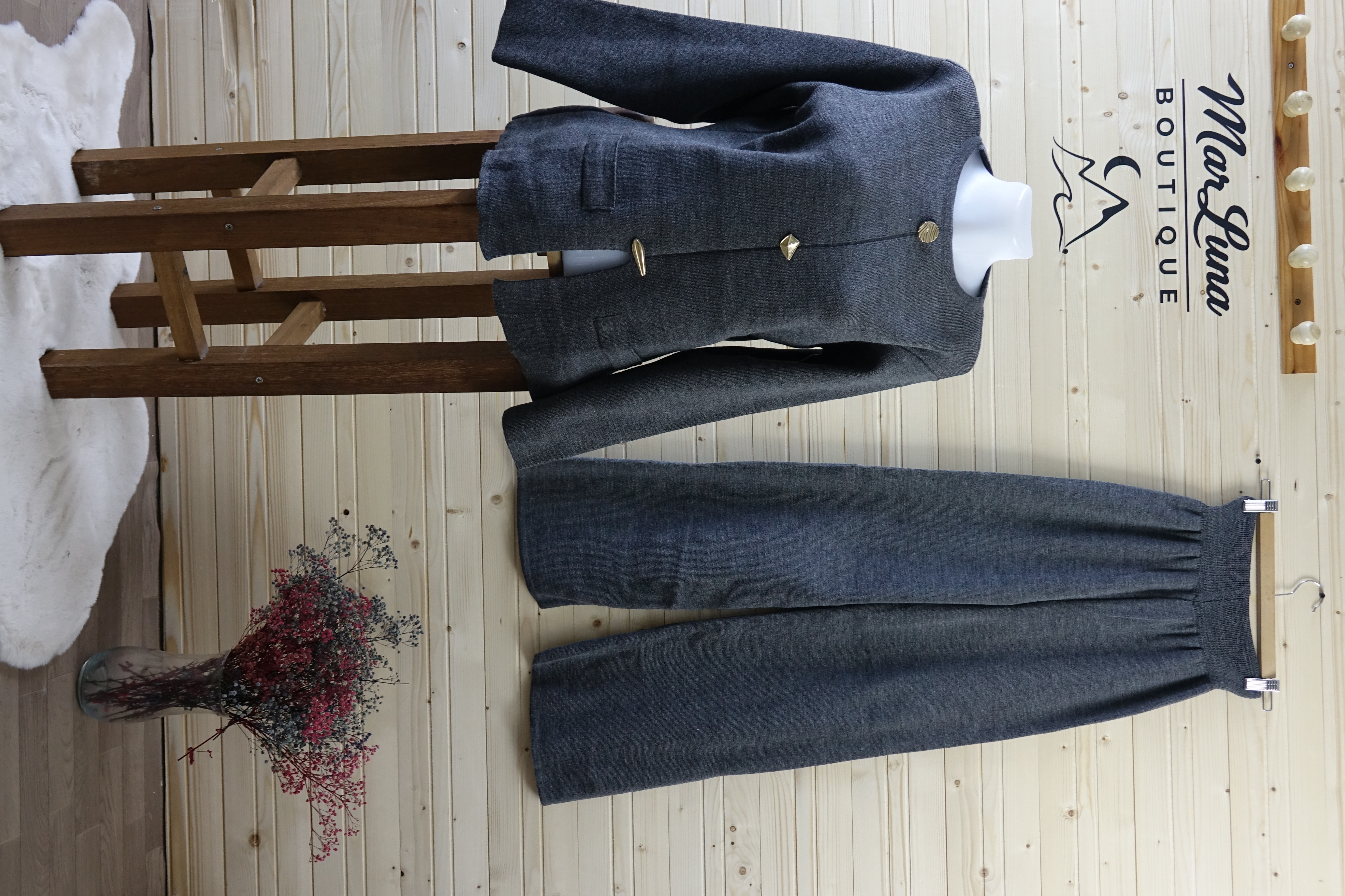 Yüksek Bel Pantolonlu Düğmeli Triko Takım