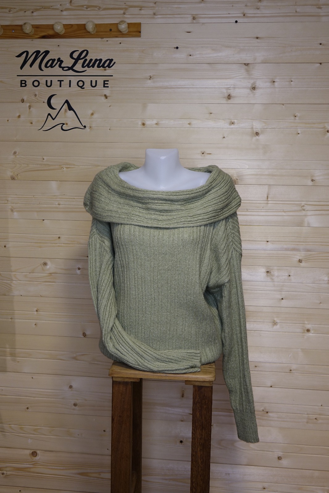 Madonna Yaka Triko Kazak – Yeşil Kadın Triko Kazak